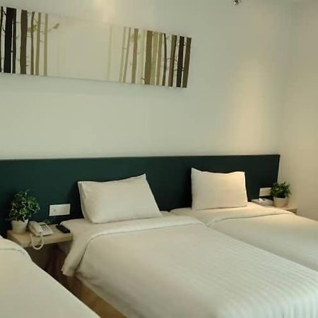 Fuller Hotel Кулим Екстериор снимка