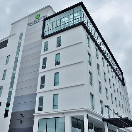 Fuller Hotel Кулим Екстериор снимка
