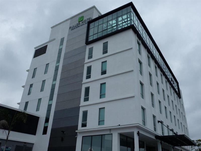 Fuller Hotel Кулим Екстериор снимка
