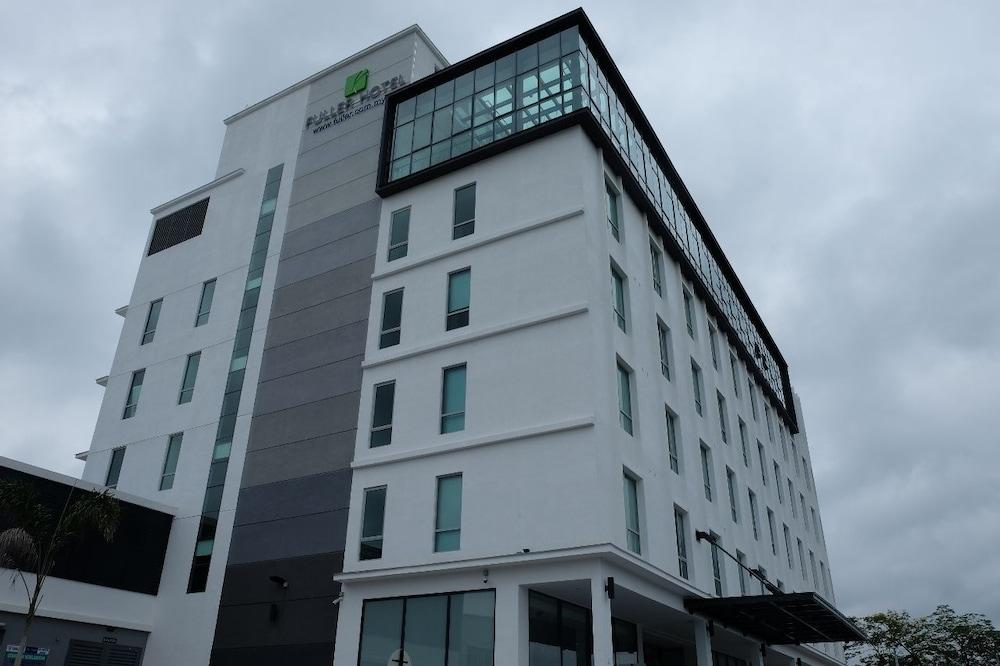 Fuller Hotel Кулим Екстериор снимка