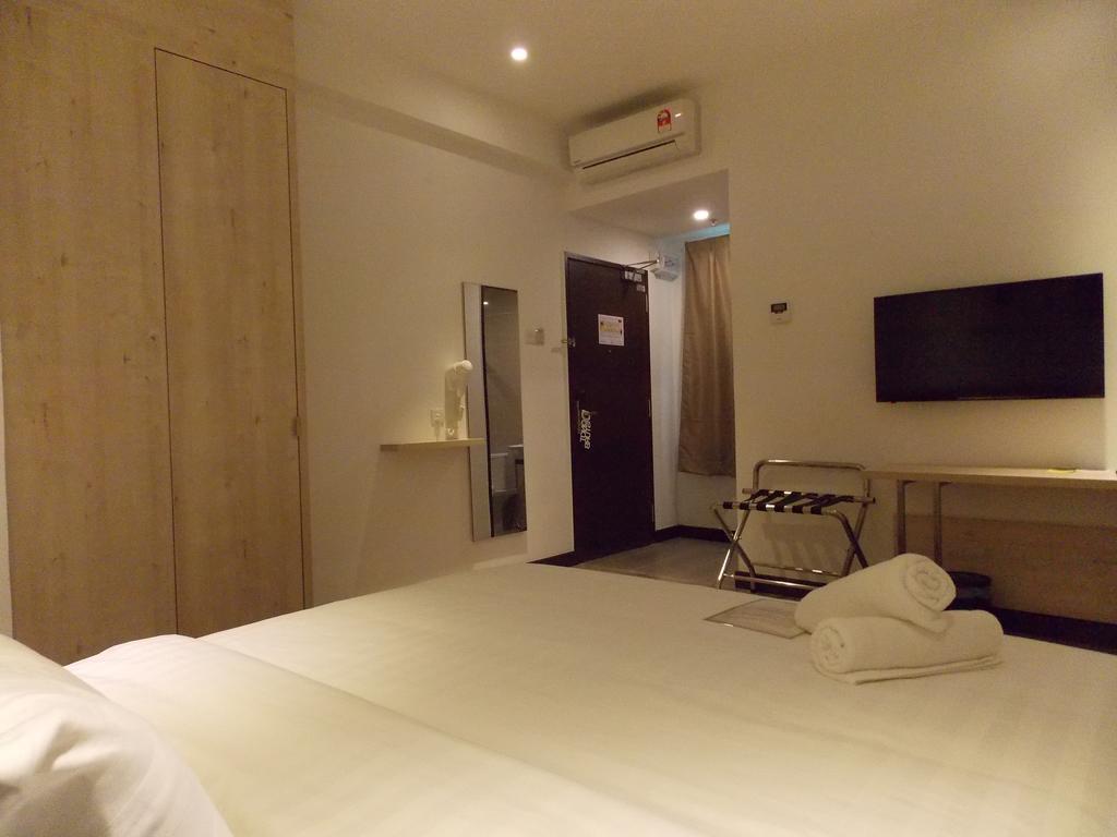 Fuller Hotel Кулим Екстериор снимка