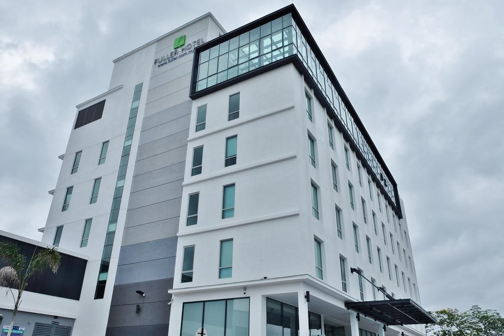 Fuller Hotel Кулим Екстериор снимка